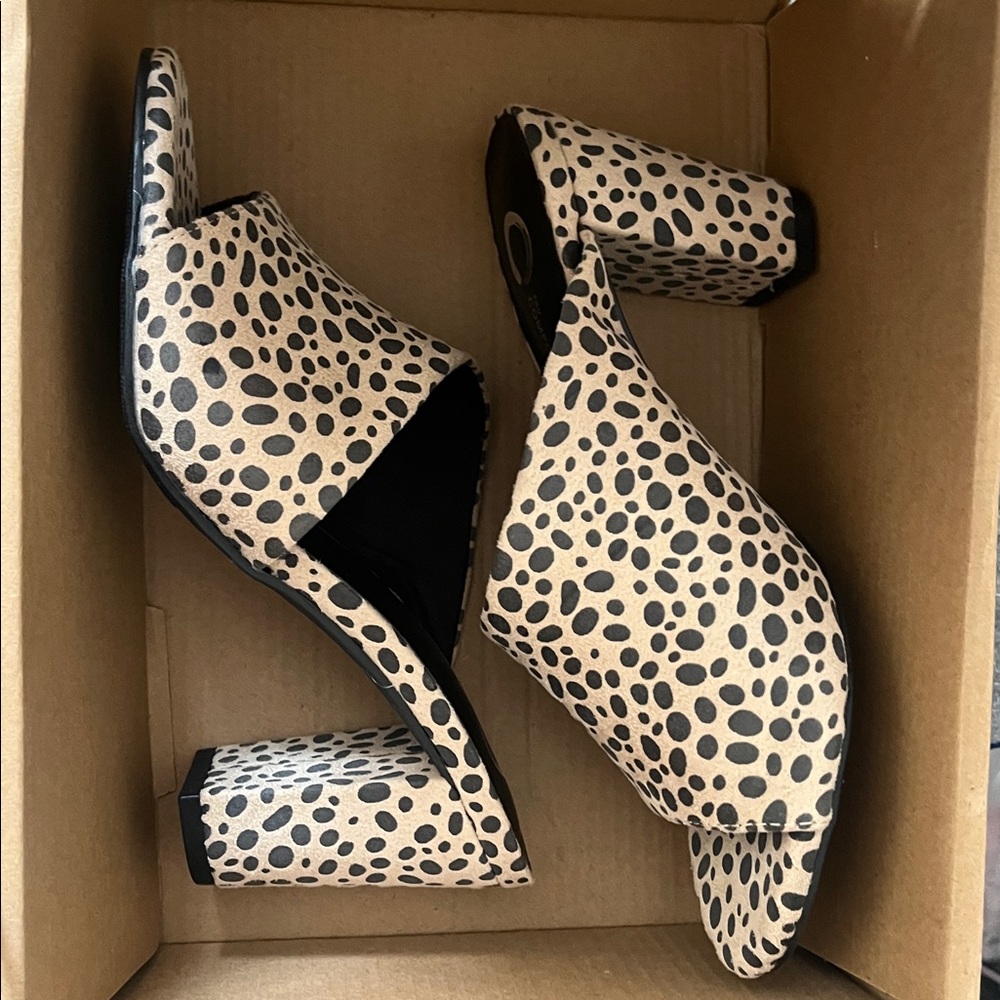 brand new in box: animal print mules / slide on heel sandals